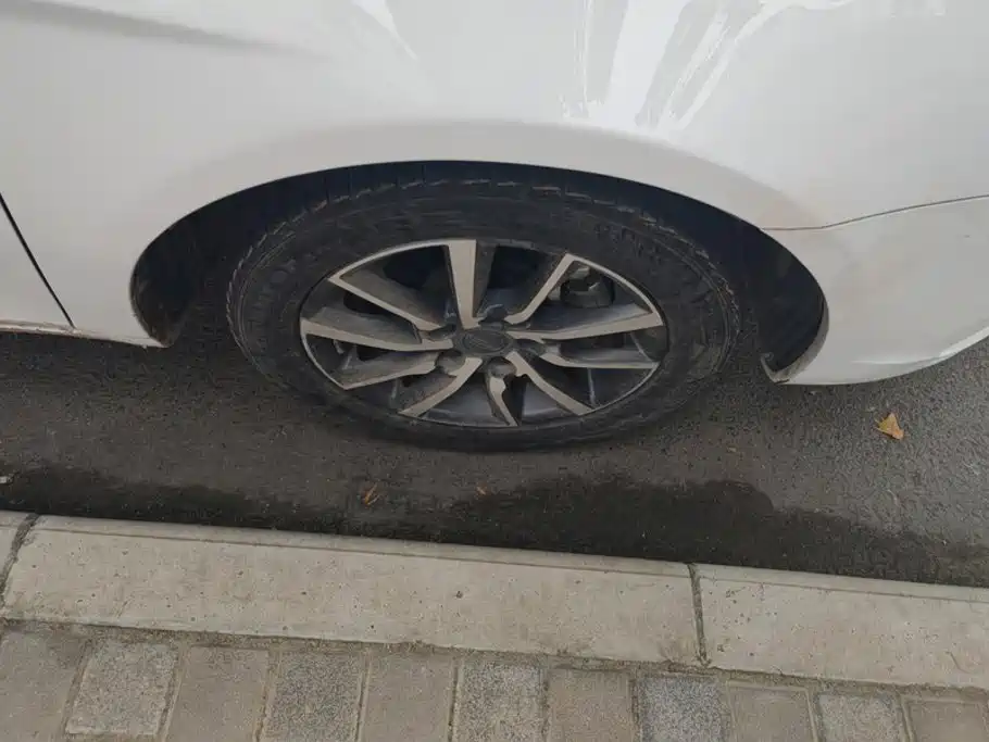 Geely Emgrand — миниатюра 6