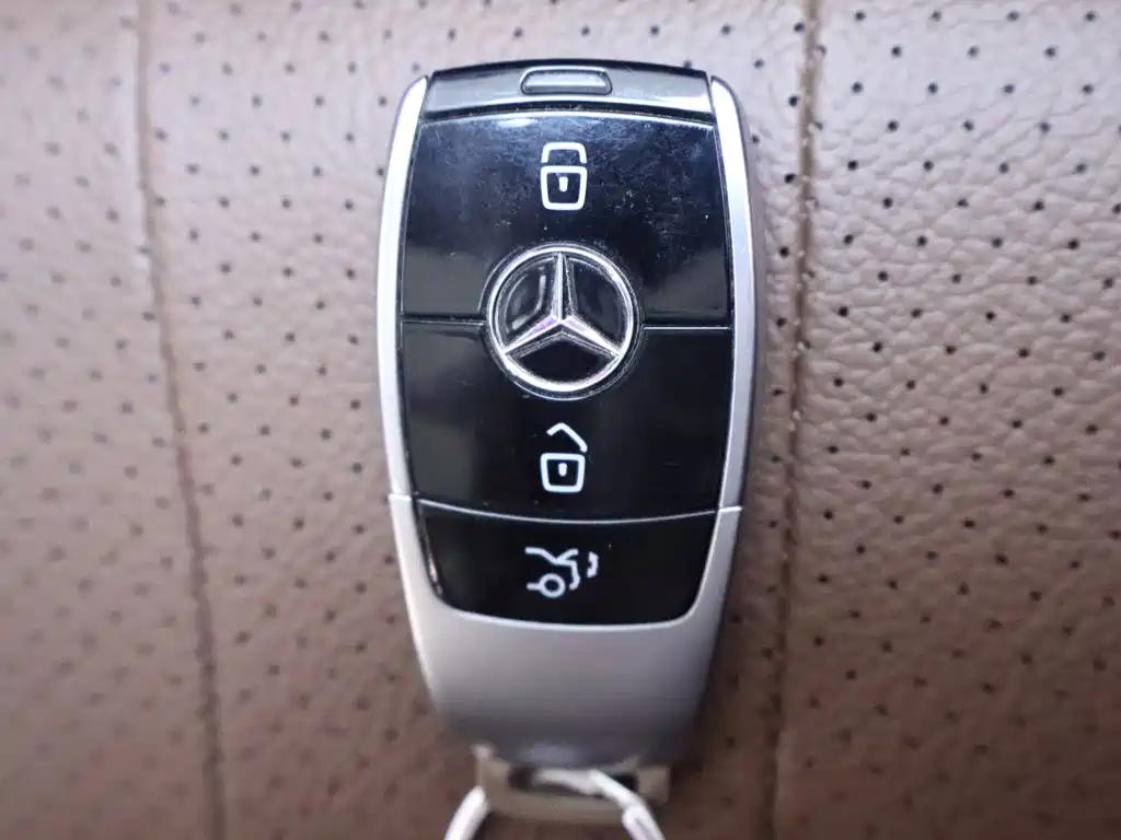 Mercedes-Benz E-Class — миниатюра 25