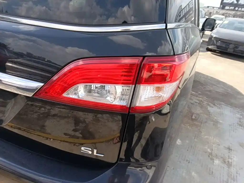 Nissan Quest — миниатюра 8