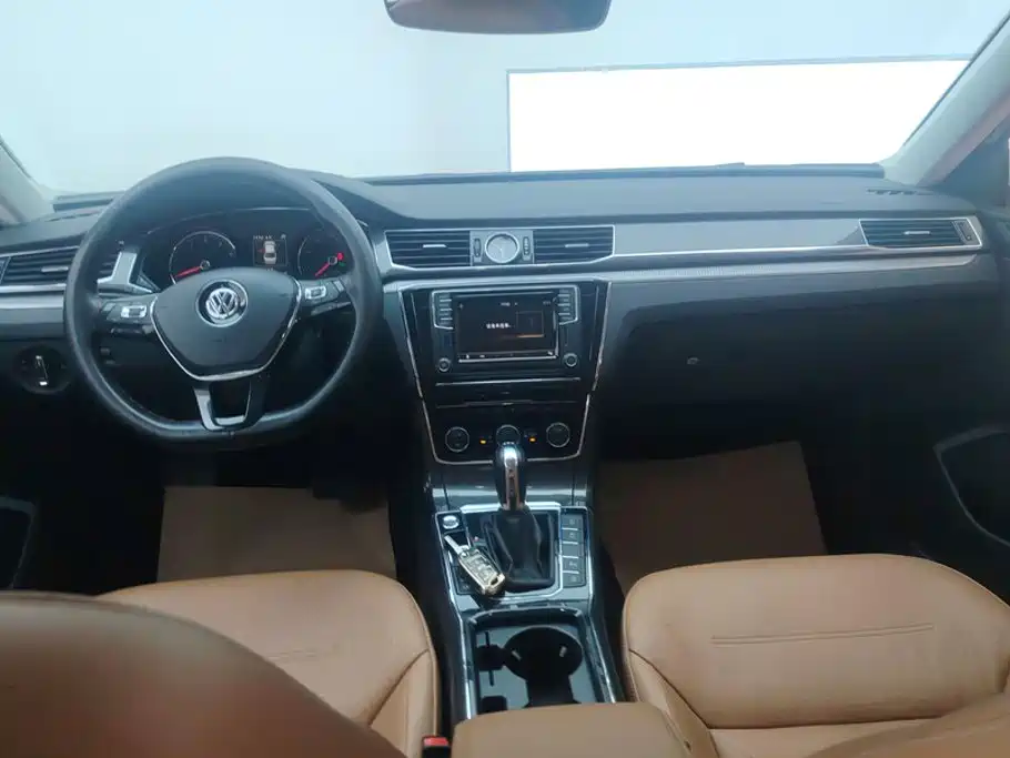 Volkswagen Passat — миниатюра 12