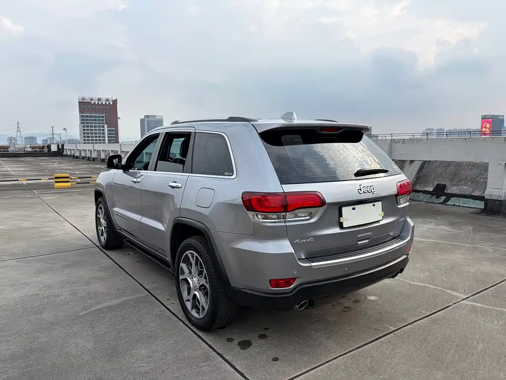 Jeep Grand Cherokee (Import) — миниатюра 7