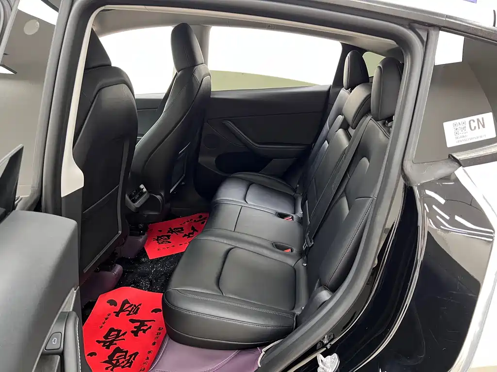 Tesla Model Y — миниатюра 17