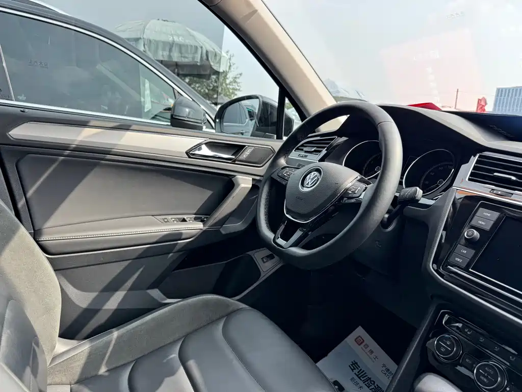 Volkswagen Tiguan L — миниатюра 14