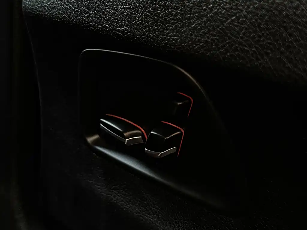 BMW 5 Series — миниатюра 13