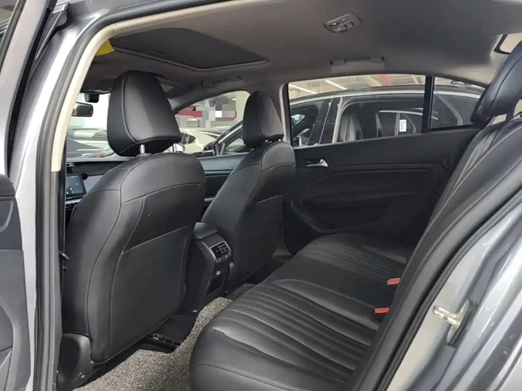 Peugeot 408 — миниатюра 17