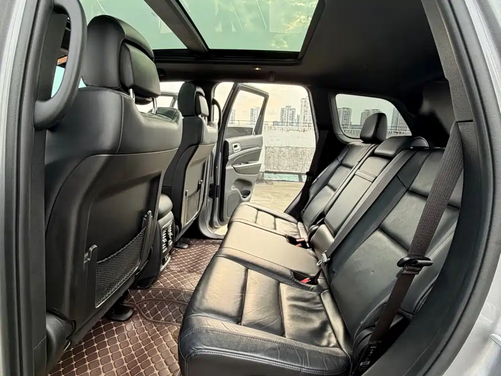 Jeep Grand Cherokee (Import) — миниатюра 11