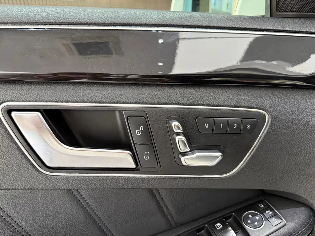 Mercedes-Benz E-Class — миниатюра 11