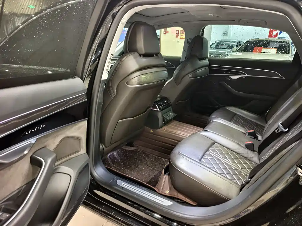 Audi A8 — миниатюра 6