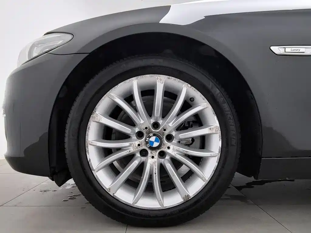 BMW 5 Series — миниатюра 17