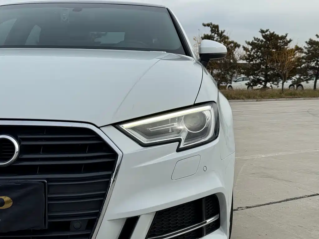 Audi A3 2018 30 Limousine 35 TFSI Fashion
