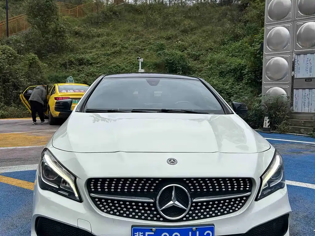 MERCEDES-BENZ CLA