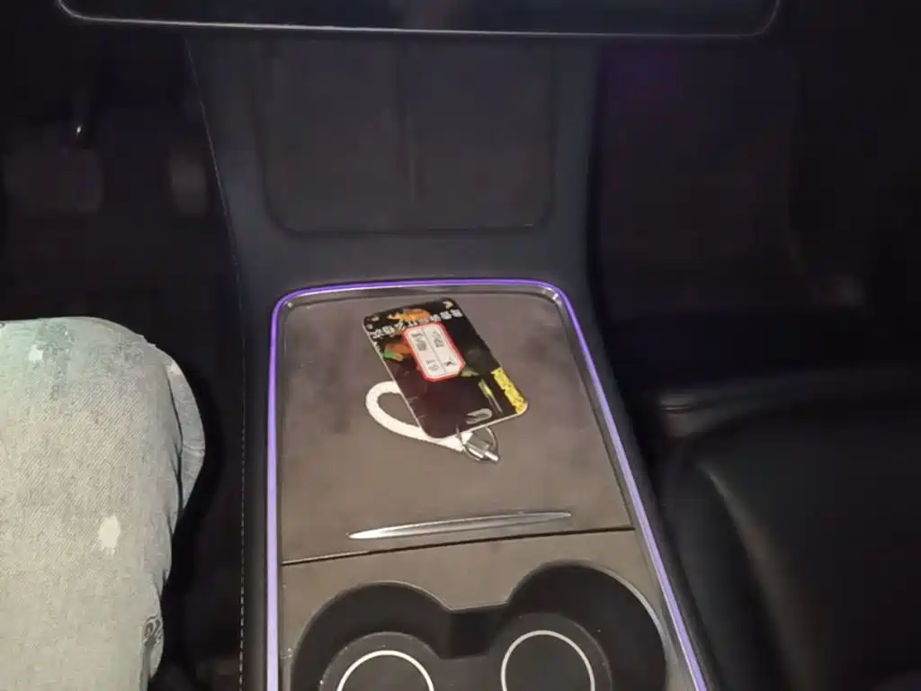 Tesla Model Y — миниатюра 14