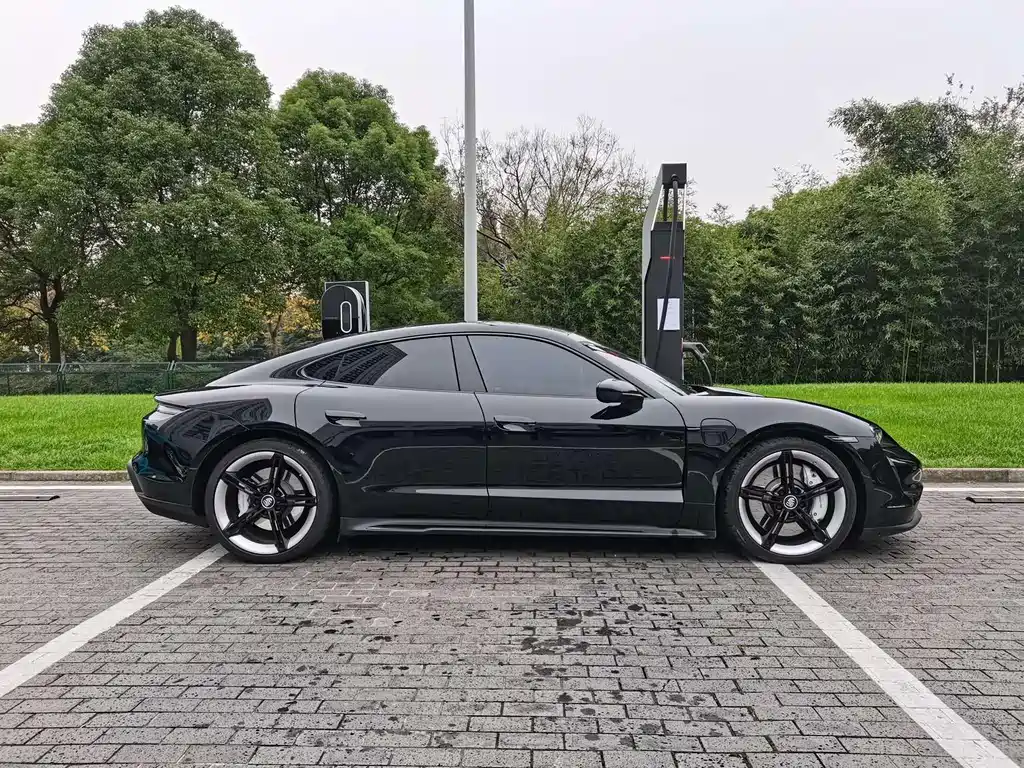 Porsche Taycan — миниатюра 14
