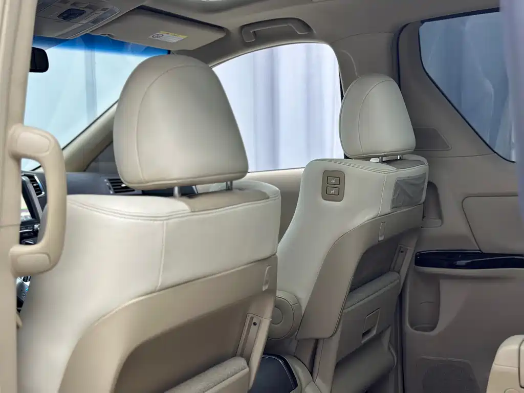 Toyota Alphard — миниатюра 31