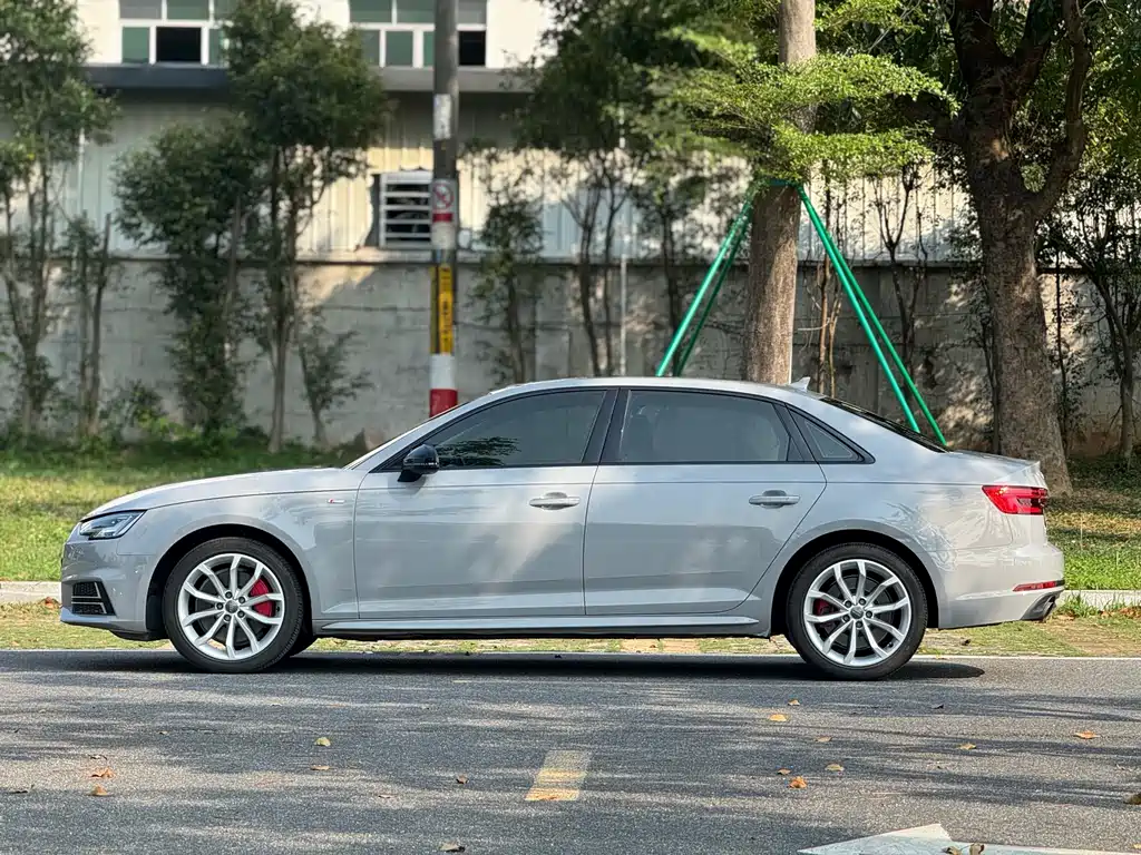 Audi A4L 2018 30 45 TFSI quattro Sport