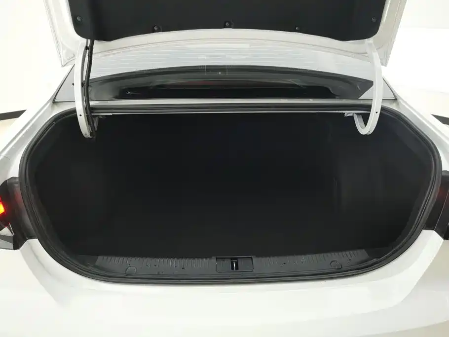 Roewe i6 MAX — миниатюра 4