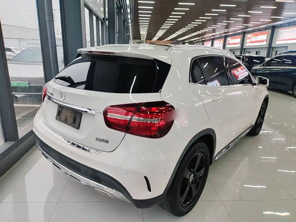 Mercedes-Benz GLA — миниатюра 7