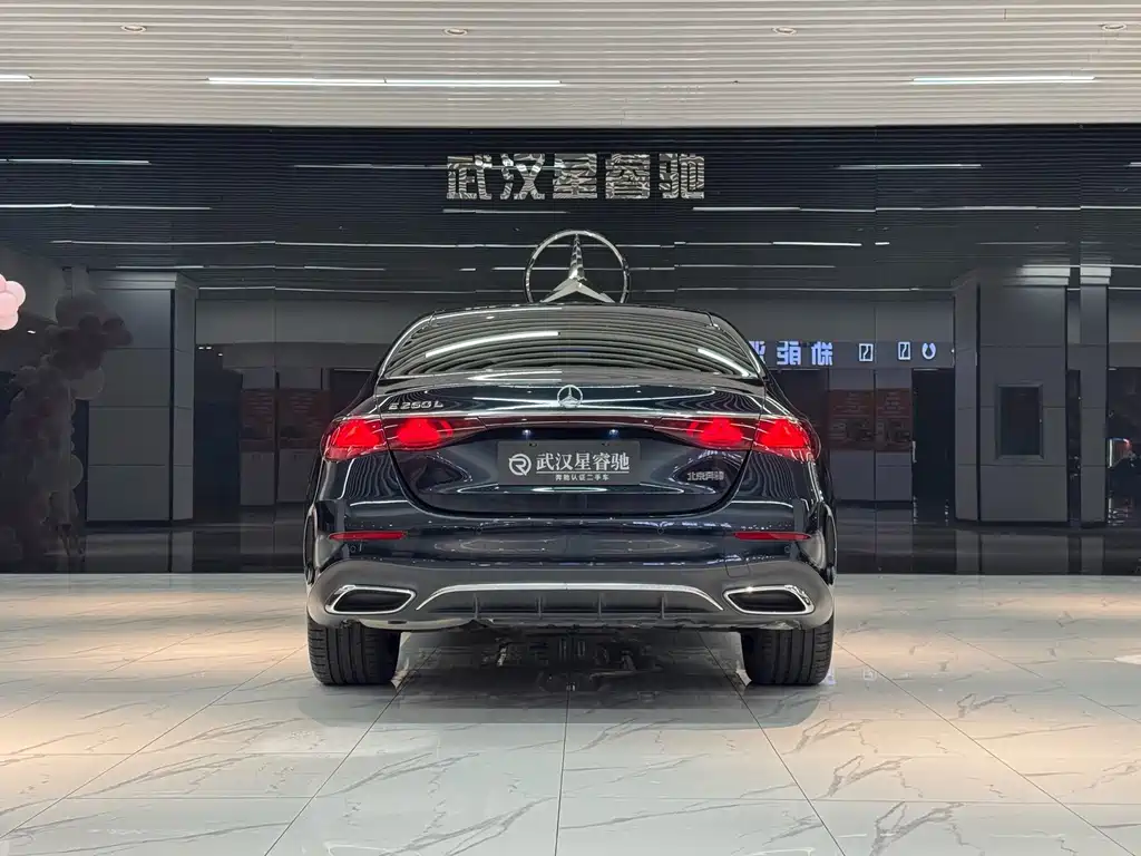 Mercedes-Benz E-Class — миниатюра 6