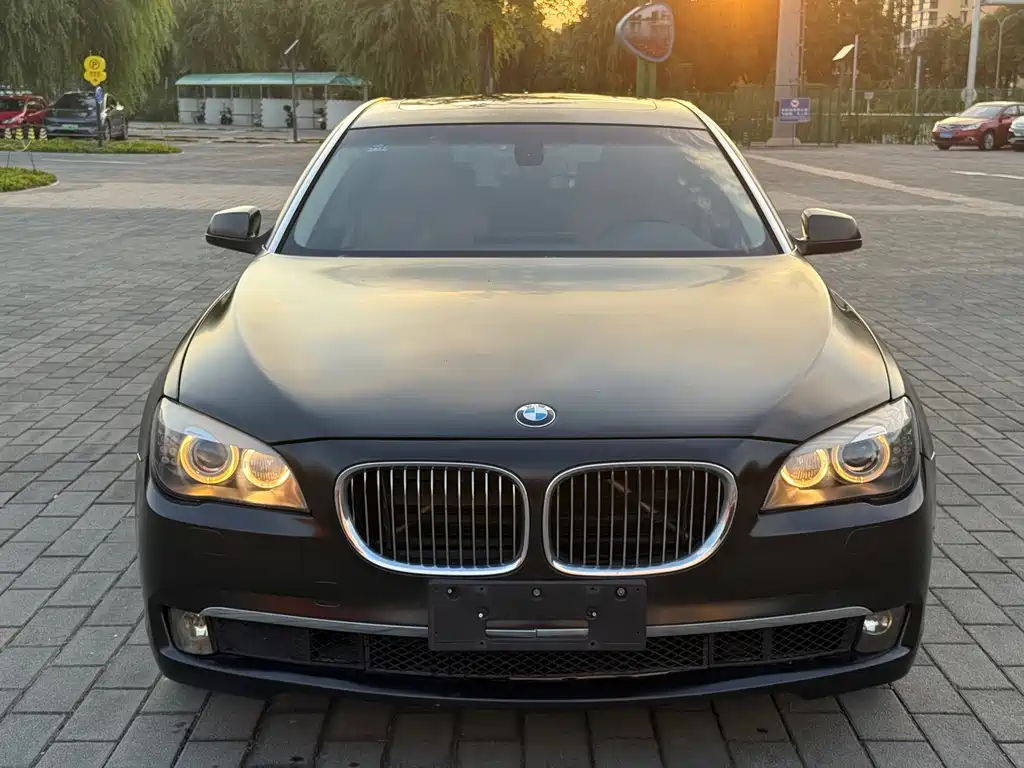 BMW 7 Series — миниатюра 2