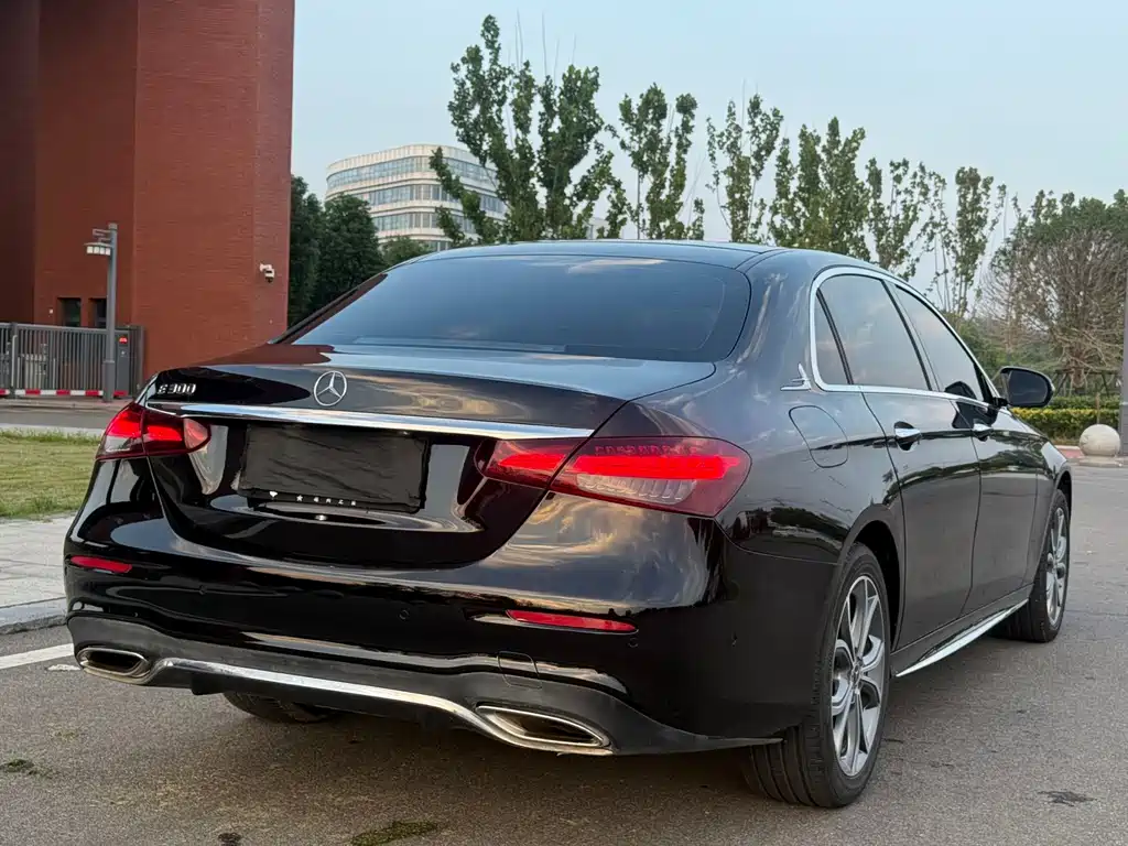 Mercedes-Benz E-Class — миниатюра 4