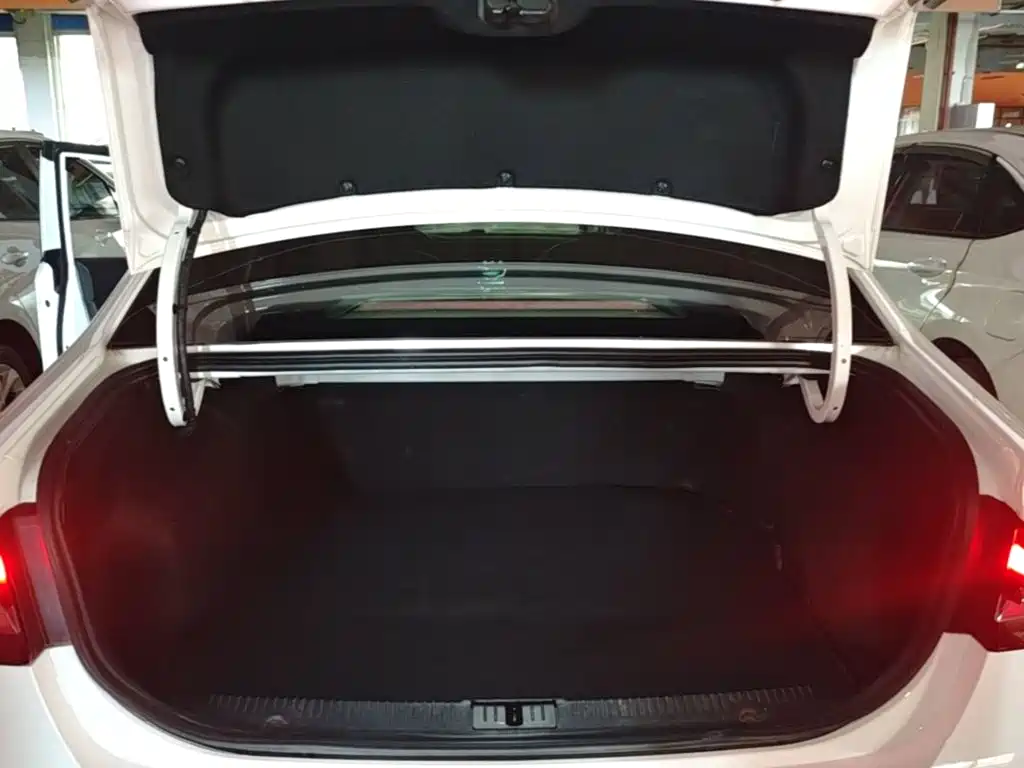 Roewe i6 MAX New Energy — миниатюра 19