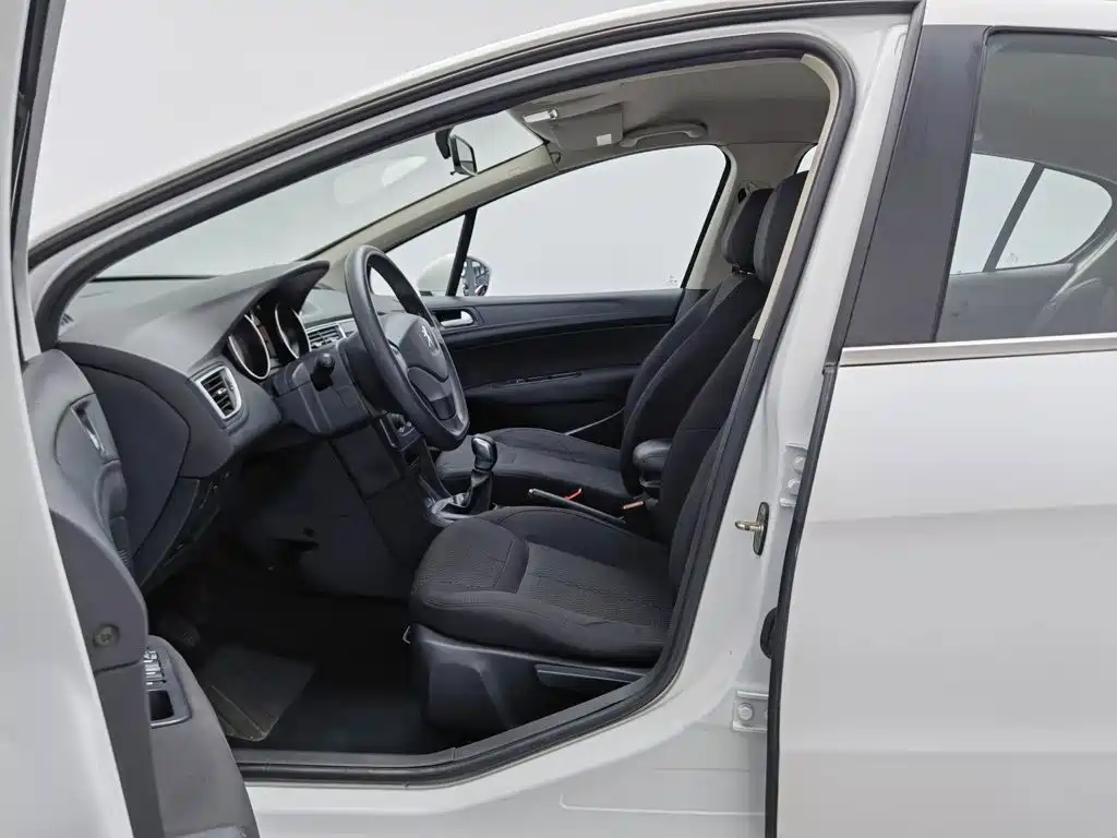 Peugeot 308 — миниатюра 10