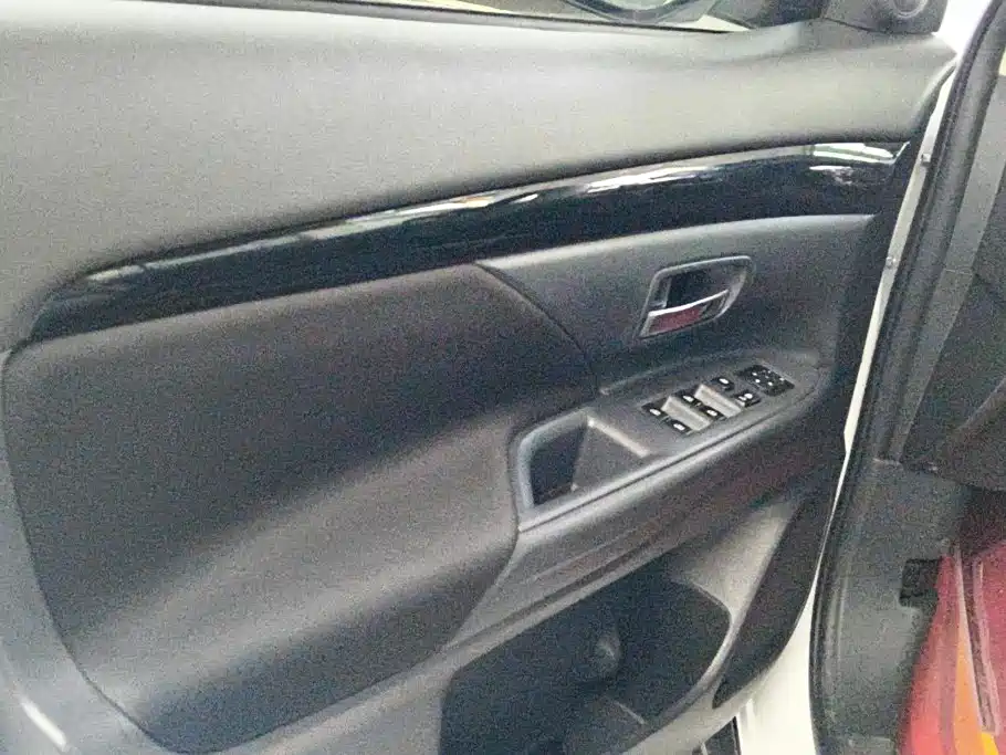 Mitsubishi Outlander — миниатюра 7