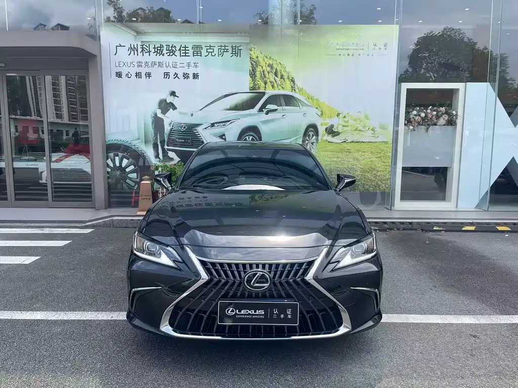 Lexus ES 2023 260