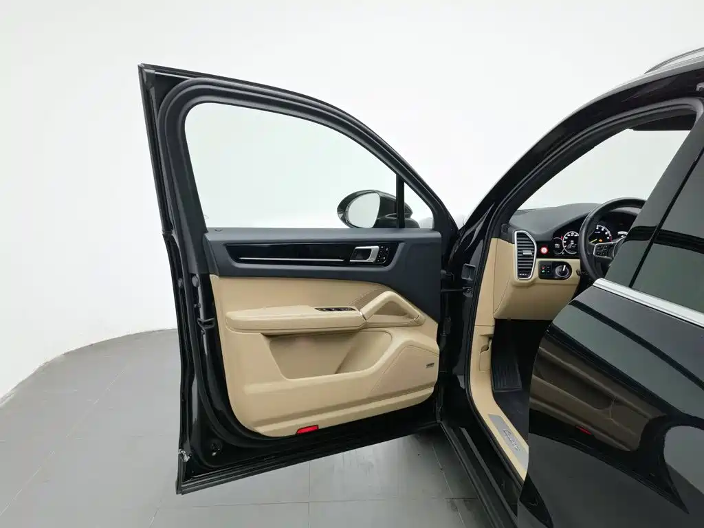 Porsche Cayenne Hybrid — миниатюра 8