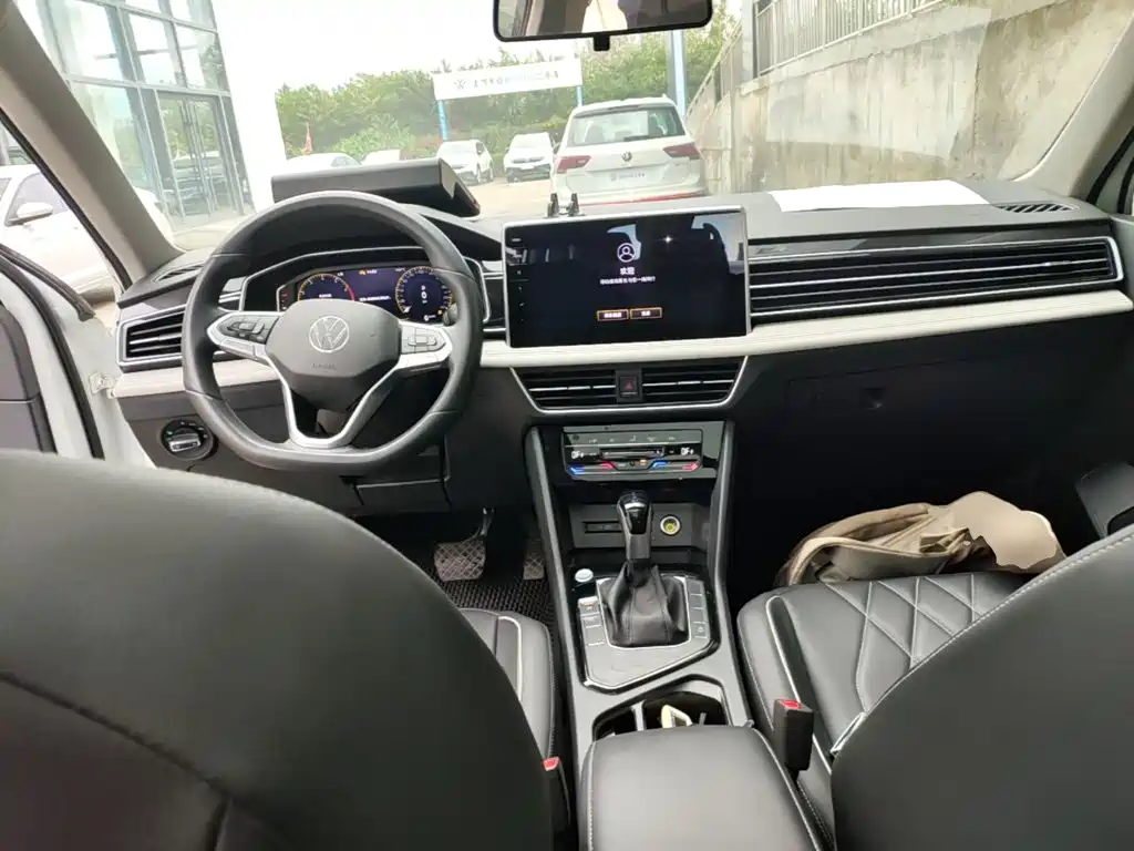 Volkswagen Tiguan L — миниатюра 10