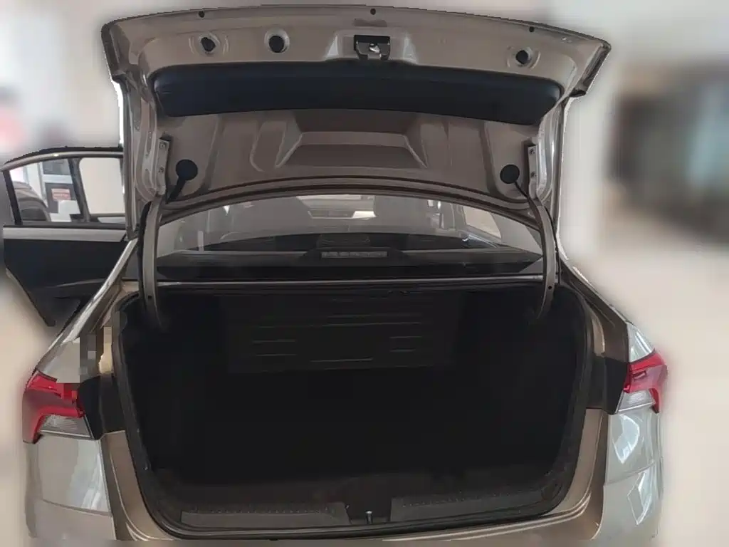 Skoda Rapid — миниатюра 24