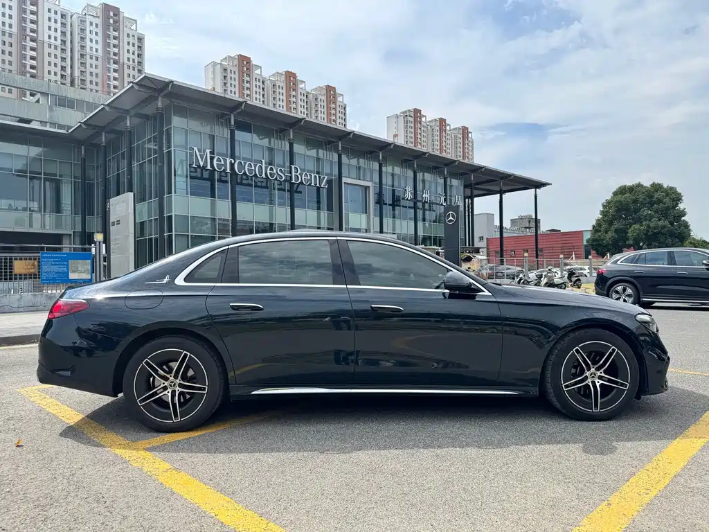 Mercedes-Benz E-Class — миниатюра 5