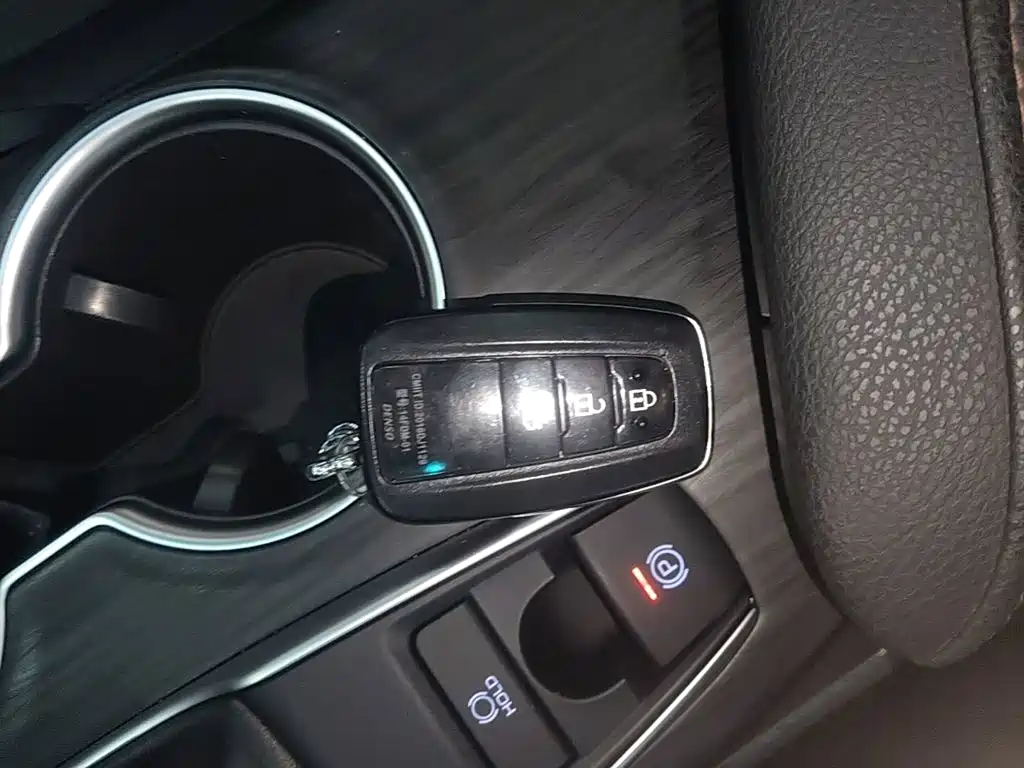 Toyota Camry — миниатюра 9