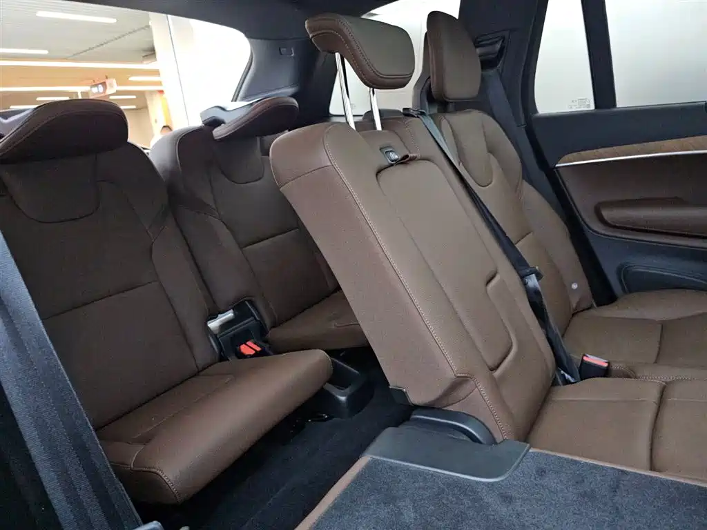 Volvo XC90 2025 B6 Luxury 7 мест