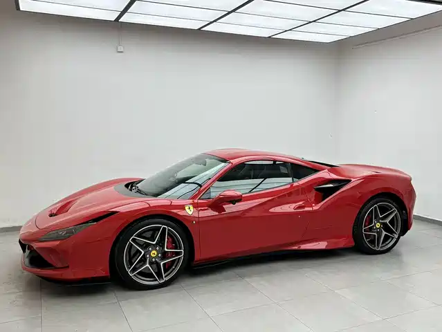 FERRARI F8
