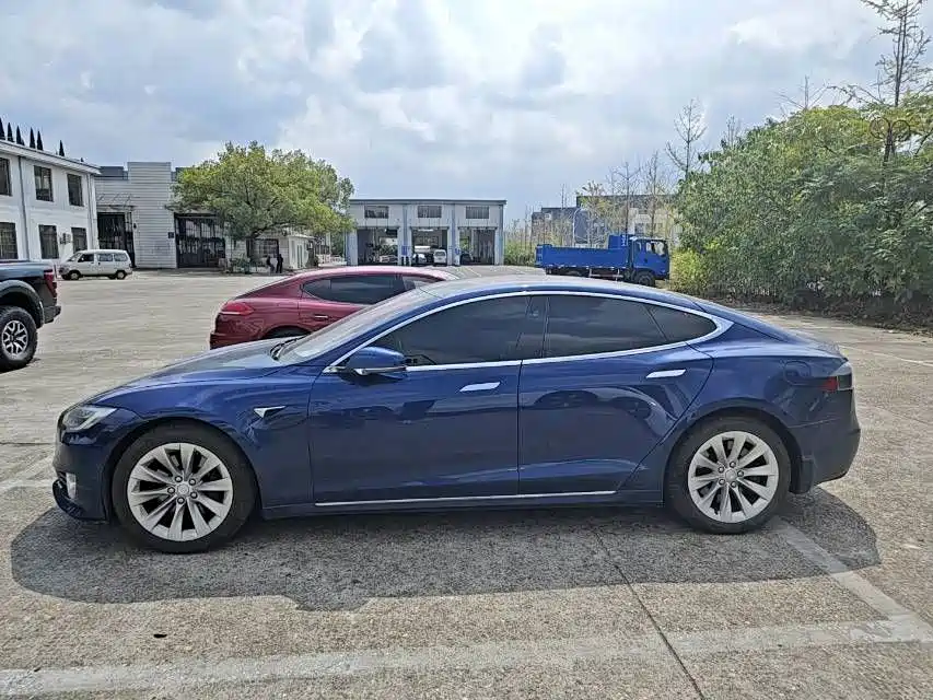 Tesla Model S — миниатюра 3