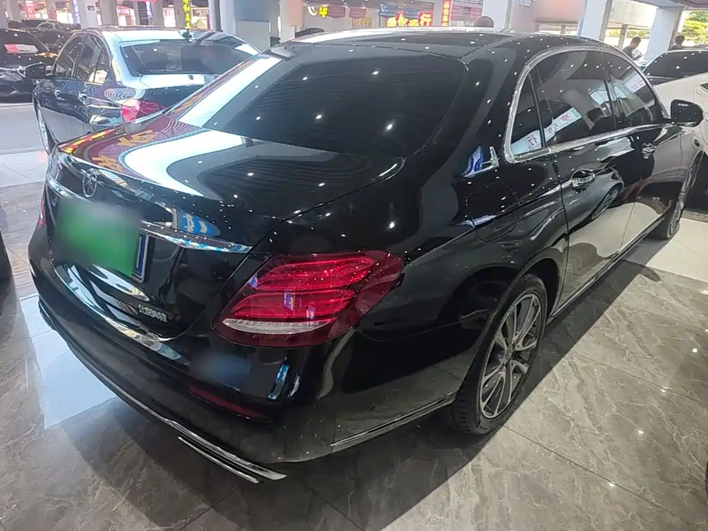 Mercedes-Benz E-Class — миниатюра 7