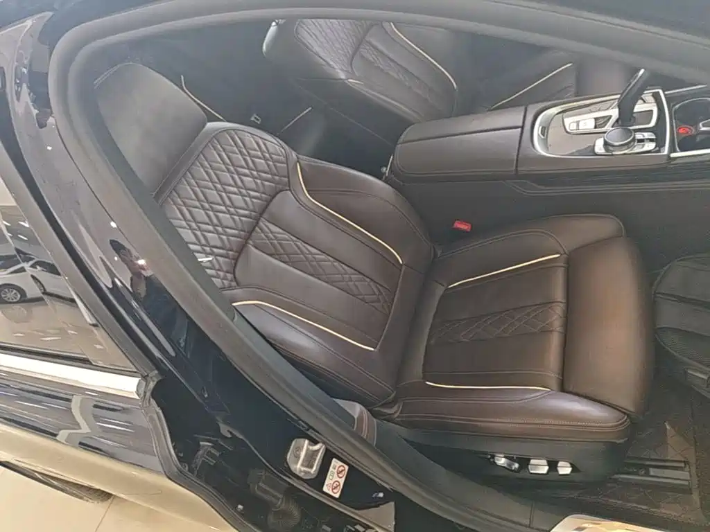 BMW 7 Series — миниатюра 25