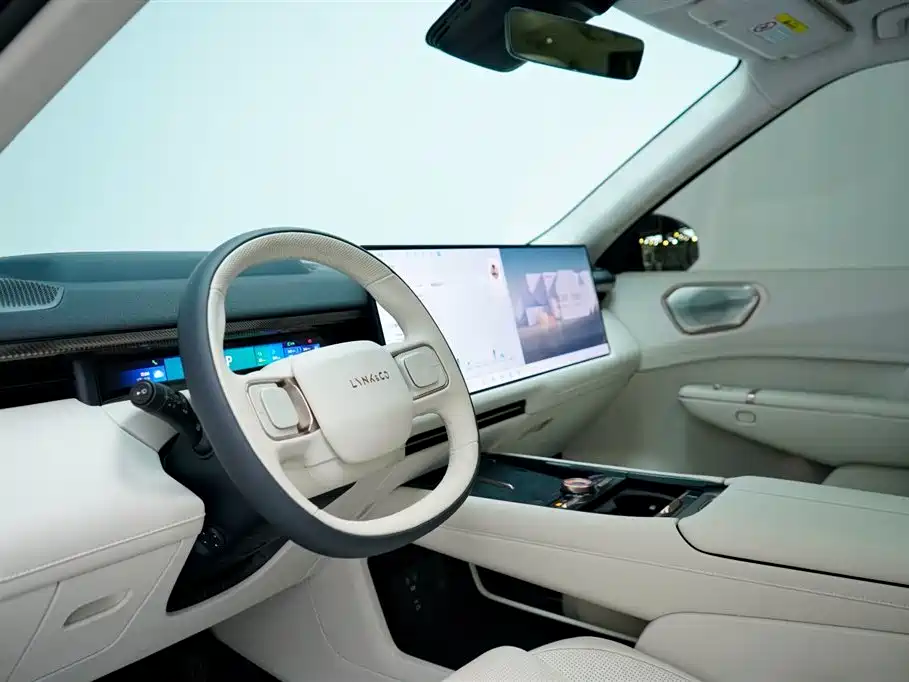 Lynk & Co 900 2025 1.5T Ultra 6 мест