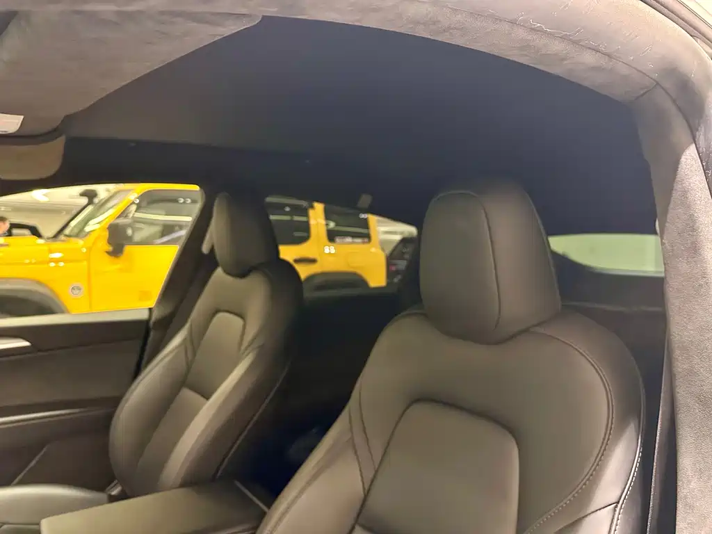 Tesla Model Y — миниатюра 10