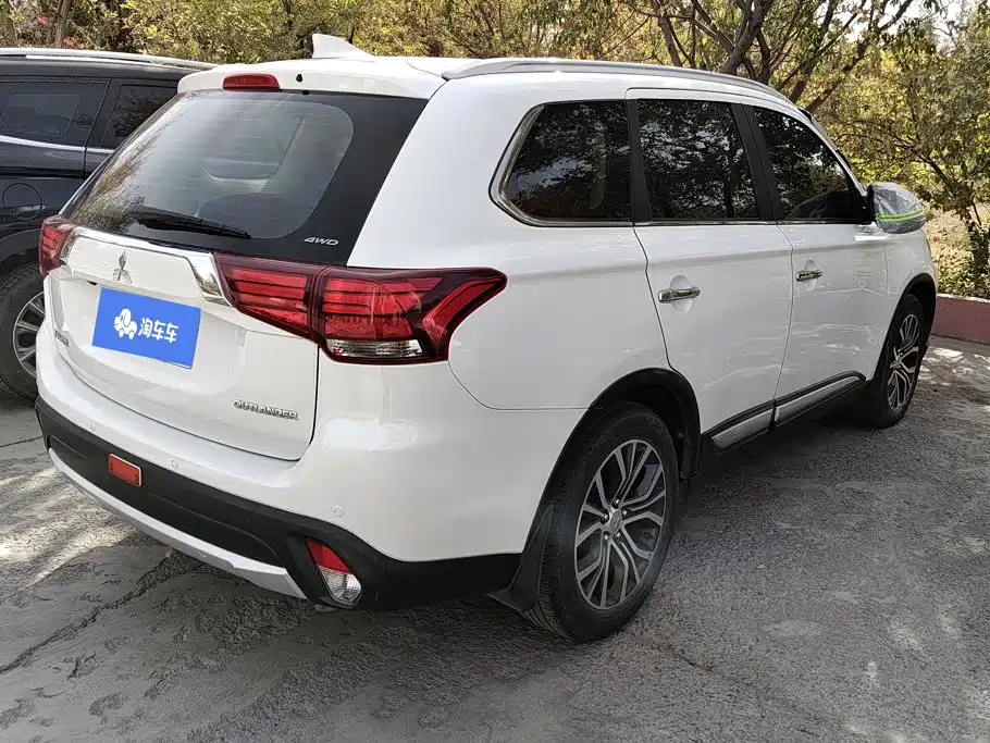 Mitsubishi Outlander — миниатюра 3