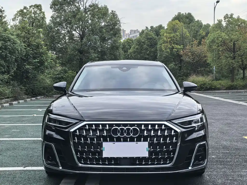 AUDI  A8