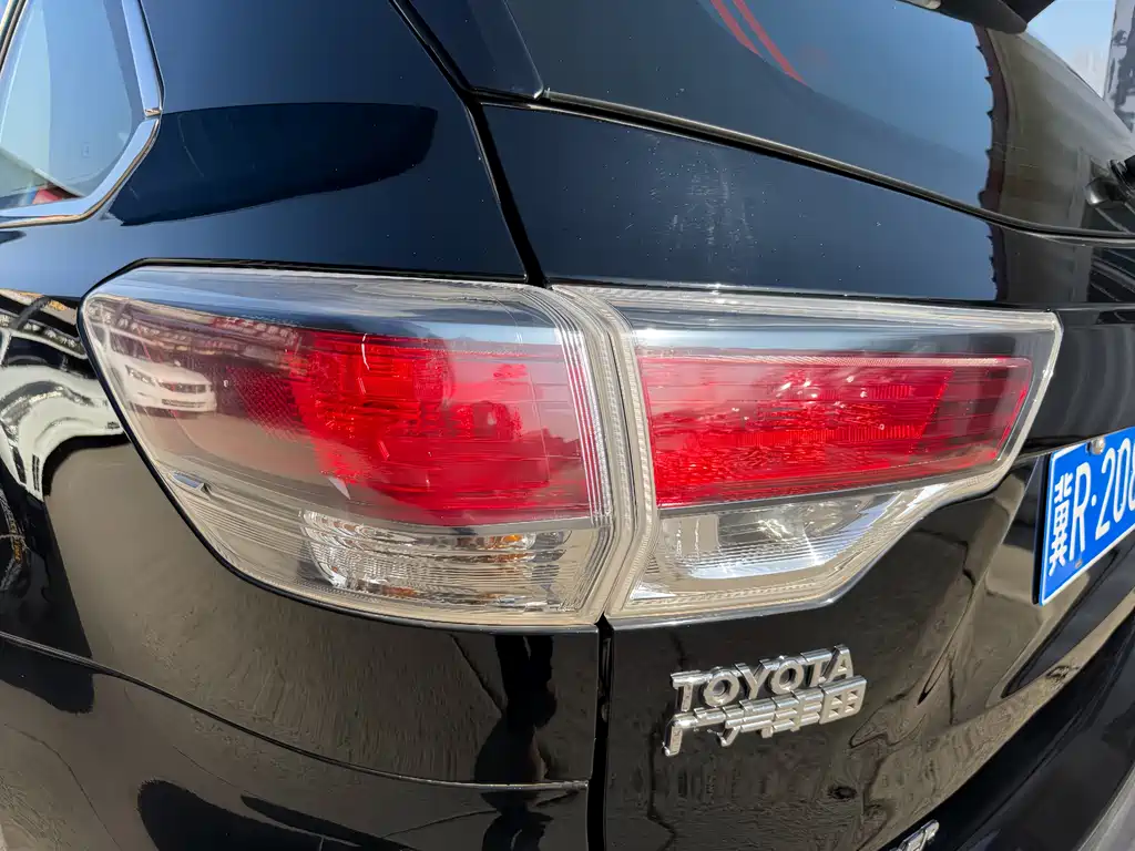 TOYOTA HIGHLANDER