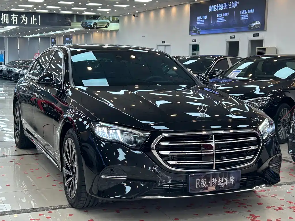 Mercedes-Benz E-Class — миниатюра 2
