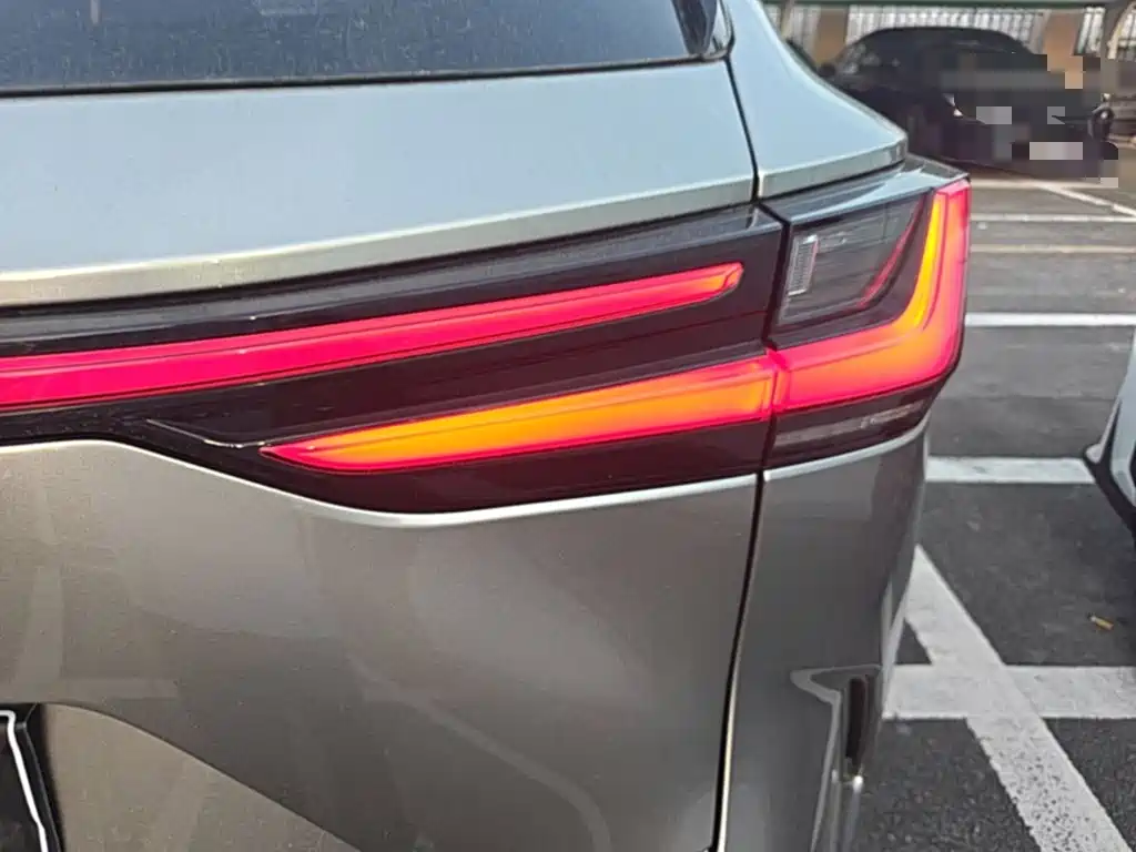 Lexus NX — миниатюра 8