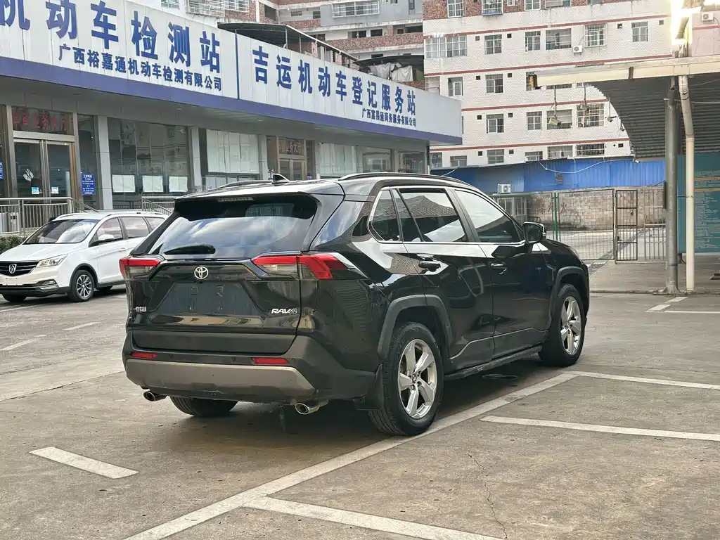 Toyota RAV4 — миниатюра 7