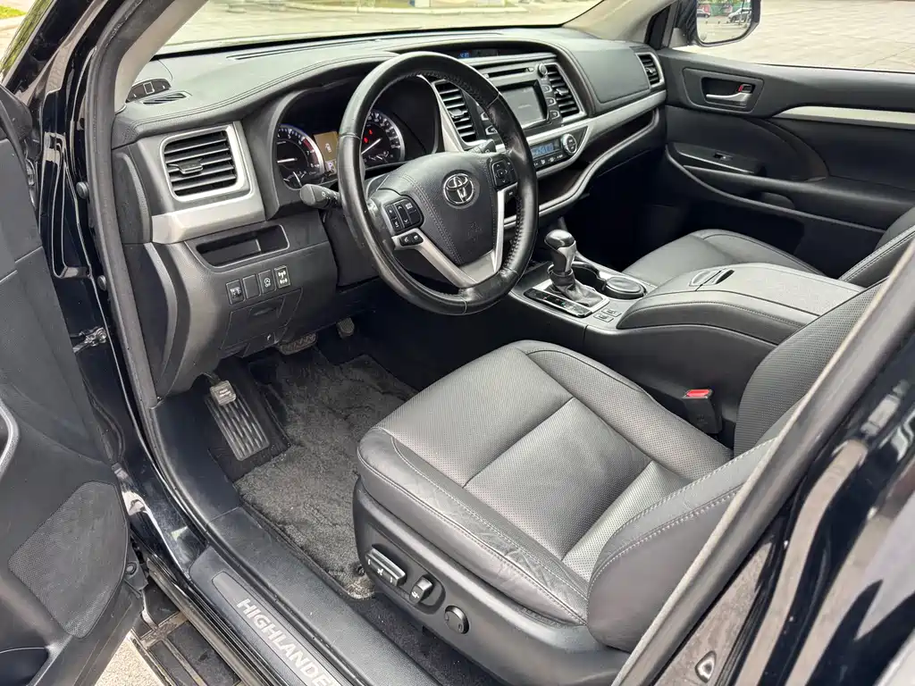 Toyota Highlander 2017 2.0T Luxury 7 мест