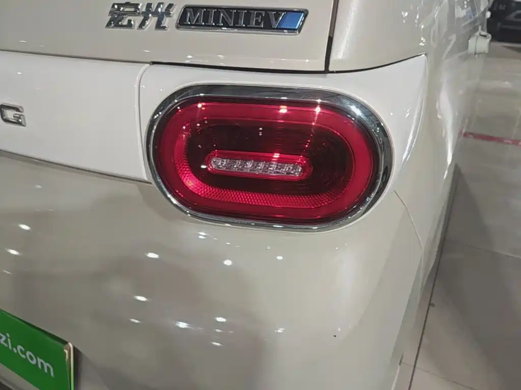 Wuling MINIEV — миниатюра 8