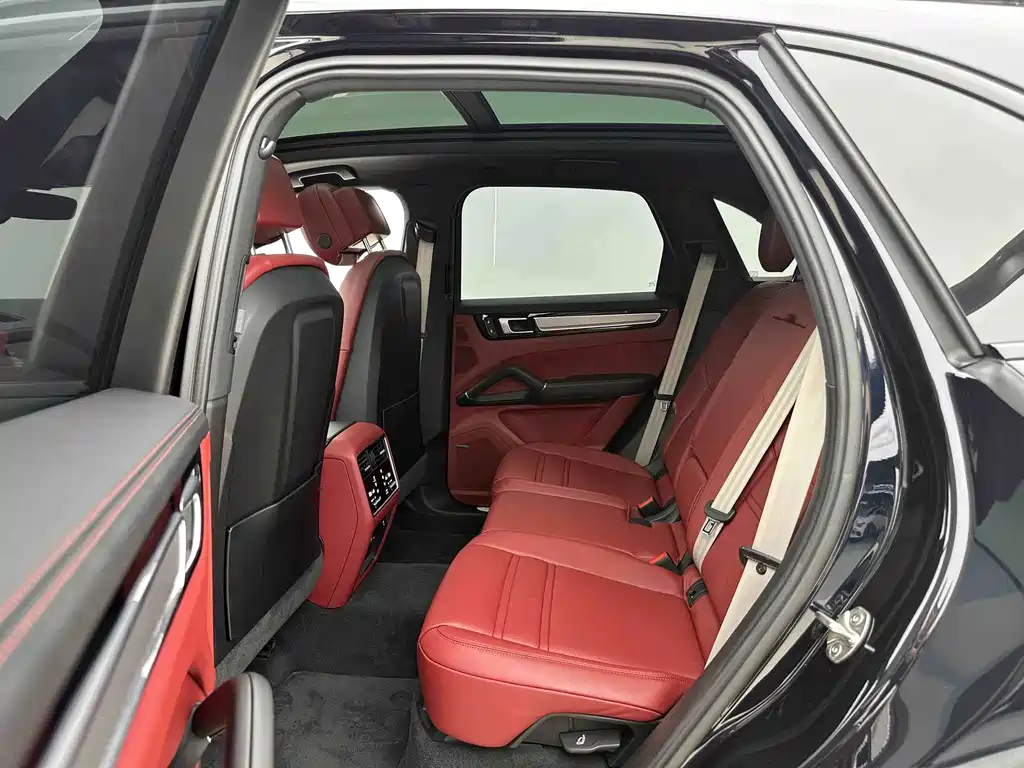 Porsche Cayenne — миниатюра 6