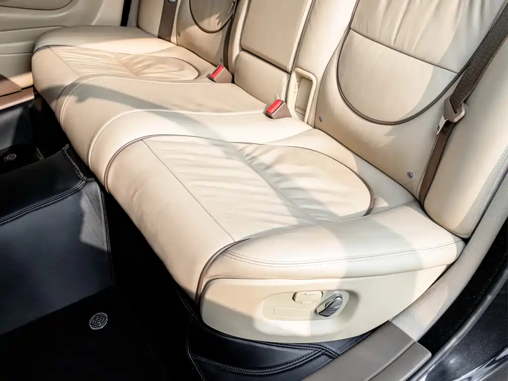 Jaguar XJ — миниатюра 17